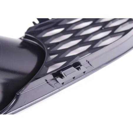 Grille de phare antibrouillard de pare-chocs gauche S-Line coté conducteur - Pièces d'origine Audi 4L080767501C Grille de phare antibrouillard de pare-chocs gauche S-Line coté conducteur - Pièces d'origine Audi 4L080767501C