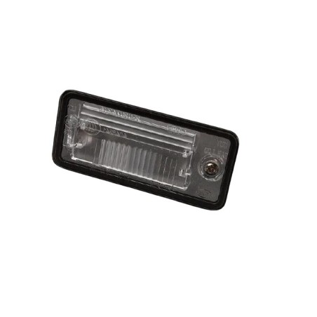 Couvercle de lentille de lumière de plaque d'immatriculation arrière droit coté passager - Pièces d'origine Audi 8E0943022B Couvercle de lentille de lumière de plaque d'immatriculation arrière droit coté passager - Pièces d'origine Audi 8E0943022B