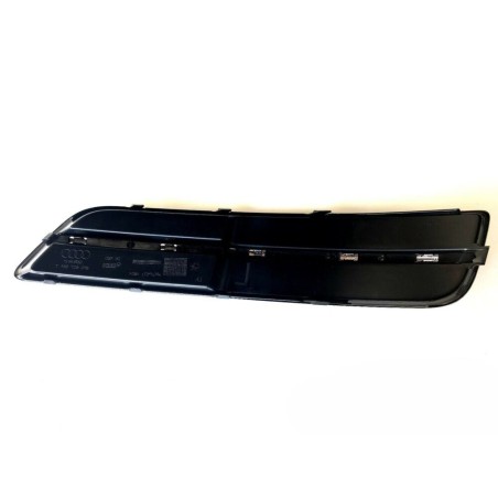 Grille inférieure noire brillante de pare-chocs droit d'origine Audi 8P0807682HT94. Grille inférieure noire brillante de pare-chocs droit d'origine Audi 8P0807682HT94.