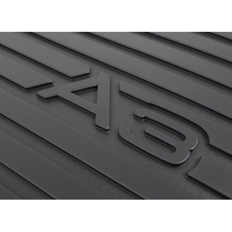 Tapis de protection de compartiment de coffre en plastique - Pièces d'origine Audi 8V5061180A Tapis de protection de compartiment de coffre en plastique - Pièces d'origine Audi 8V5061180A