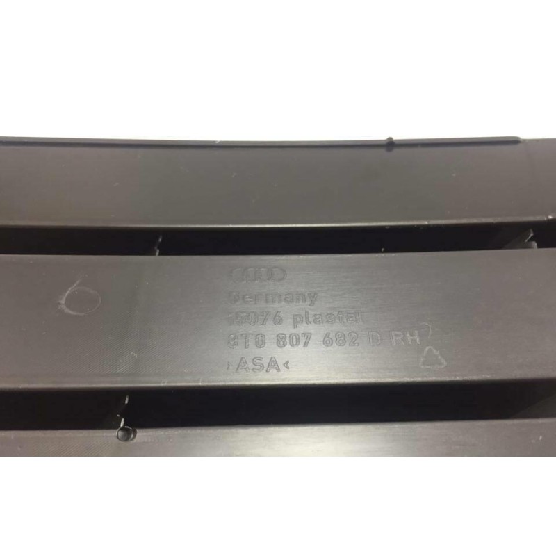 Grille de phare antibrouillard de pare-chocs S Line côté droit coté passager - Pièces d'origine Audi 8T0807682D01C