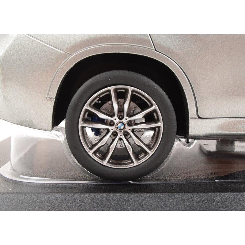 Pièce automobile d'origine BMW 80432364886 à l'échelle 1:18 X6M gris Donington.