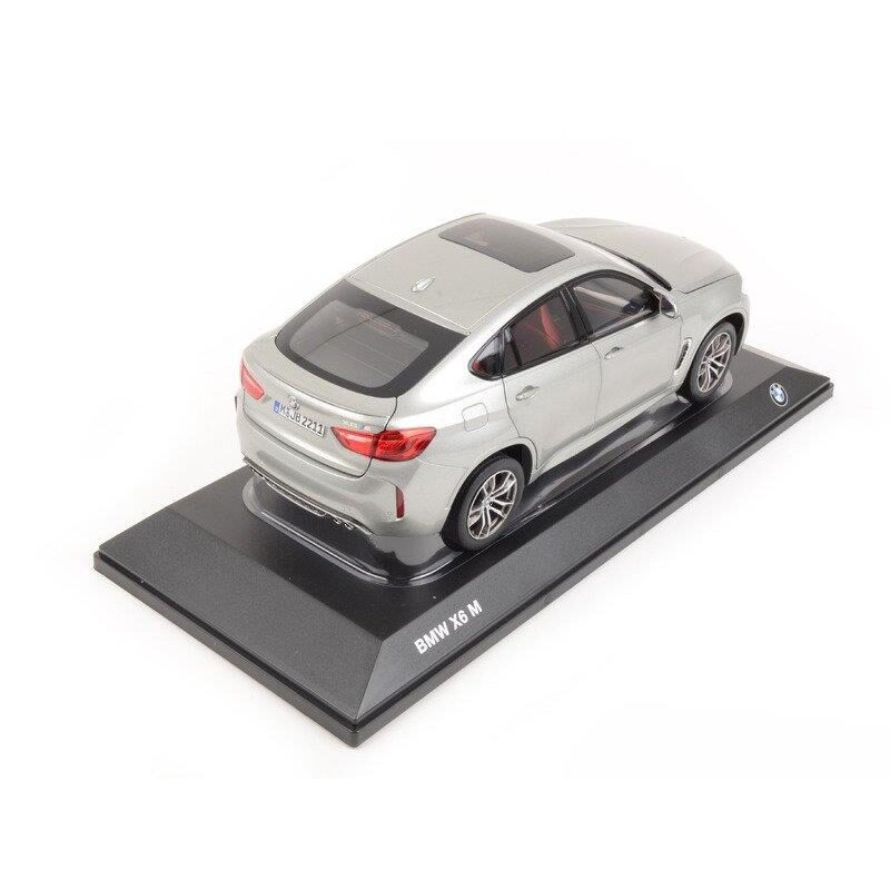 Pièce automobile d'origine BMW 80432364886 à l'échelle 1:18 X6M gris Donington.