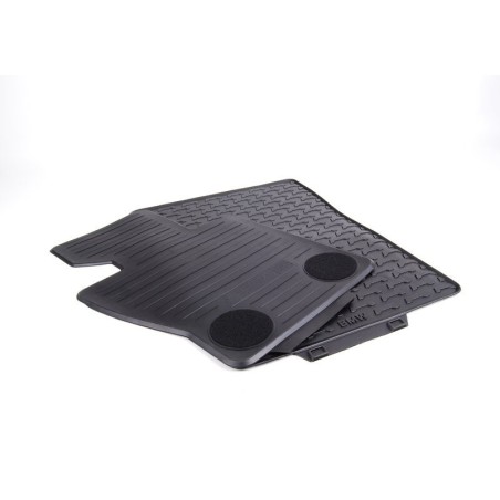 Tapis de sol en caoutchouc toutes saisons noirs - Pièce d'origine BMW 51470428949 pour l'avant. Tapis de sol en caoutchouc toutes saisons noirs - Pièce d'origine BMW 51470428949 pour l'avant.