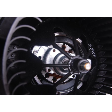 Moteur de soufflante - Pièce d'origine BMW 64116971108 Moteur de soufflante - Pièce d'origine BMW 64116971108