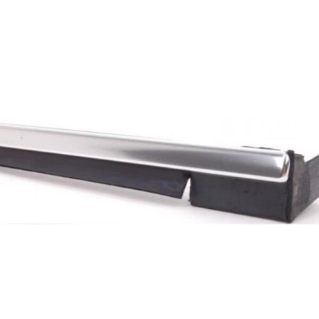 Joint d'étanchéité extérieur pour capote droite - Pièce d'origine BMW 51367026388 Joint d'étanchéité extérieur pour capote droite - Pièce d'origine BMW 51367026388
