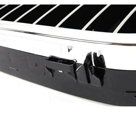 Grille de calandre avant droite chromée - Pièce d'origine BMW 51137064318 Grille de calandre avant droite chromée - Pièce d'origine BMW 51137064318