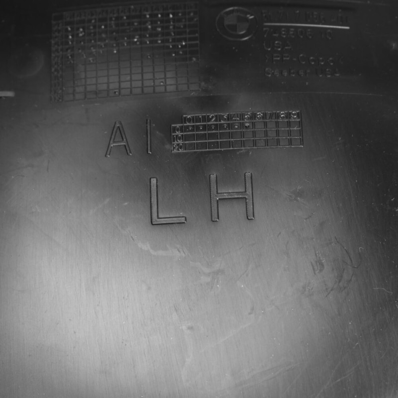 Cache d'accès au phare de l'arche de roue avant gauche - Pièce d'origine BMW 51717056401